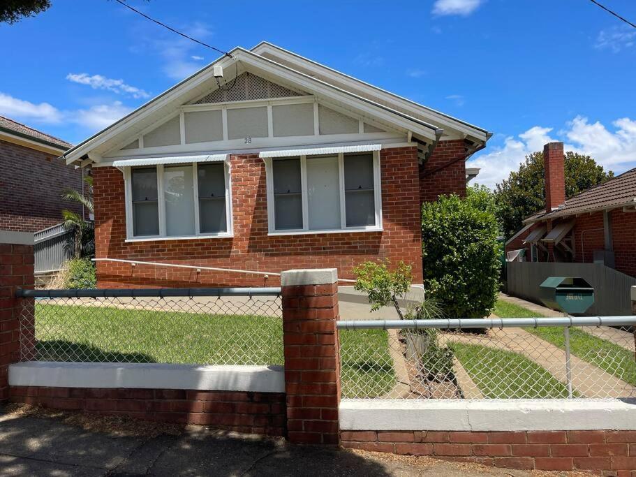 Cheerful 3-Bedroom Home With Free Parking On Site Wagga Wagga Exterior foto