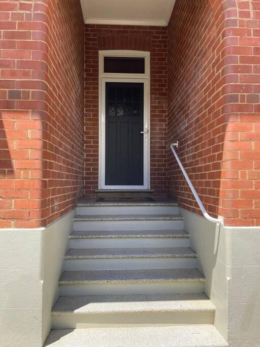 Cheerful 3-Bedroom Home With Free Parking On Site Wagga Wagga Exterior foto